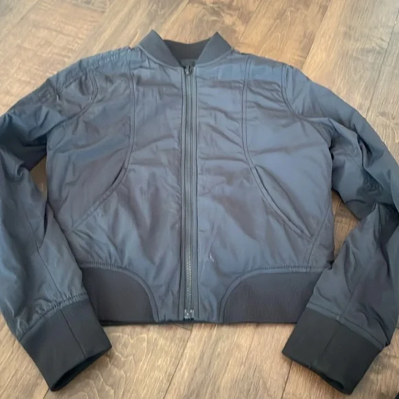 REVERSIBLE LULULEMON black puff/shell bomber - Picture 4 of 6